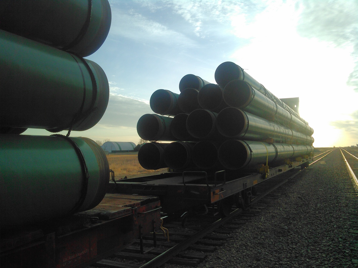 Pipeline waiting on rail at Mina-Hwy212 junction, 2015.03.21