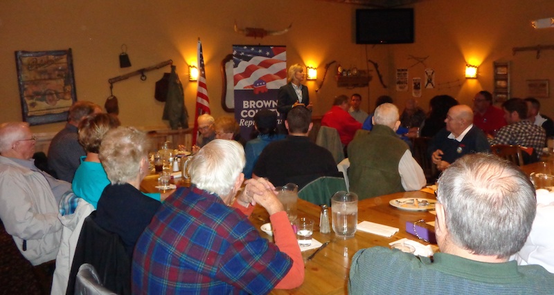 Secretary of State Shantel Krebs addresses the Brown County GOP's Reagan Lunch, Aberdeen, South Dakota, 2015.11.12.