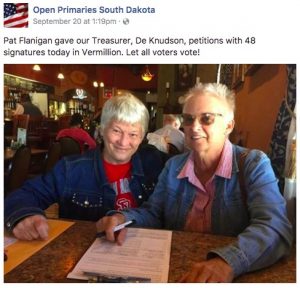 De Knudson (left) and Pat Flanigan working the open primary petition in Vermillion, 2017.09.20.