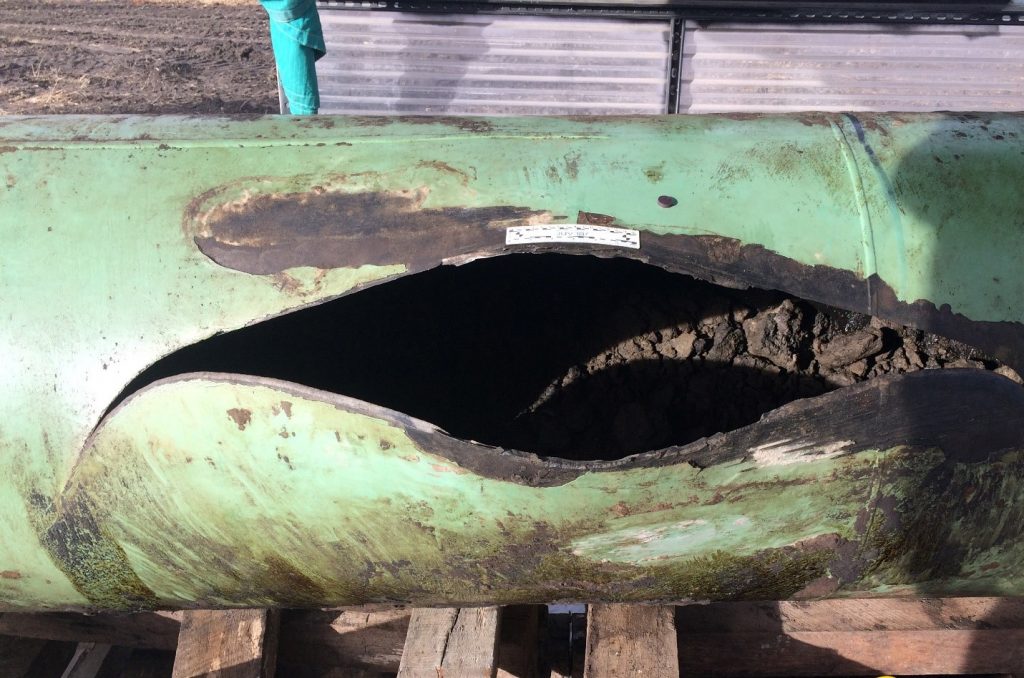 Keystone pipeline, ruptured section after extraction, photo by PHMSA, in NTSB press release, 2018.07.05.