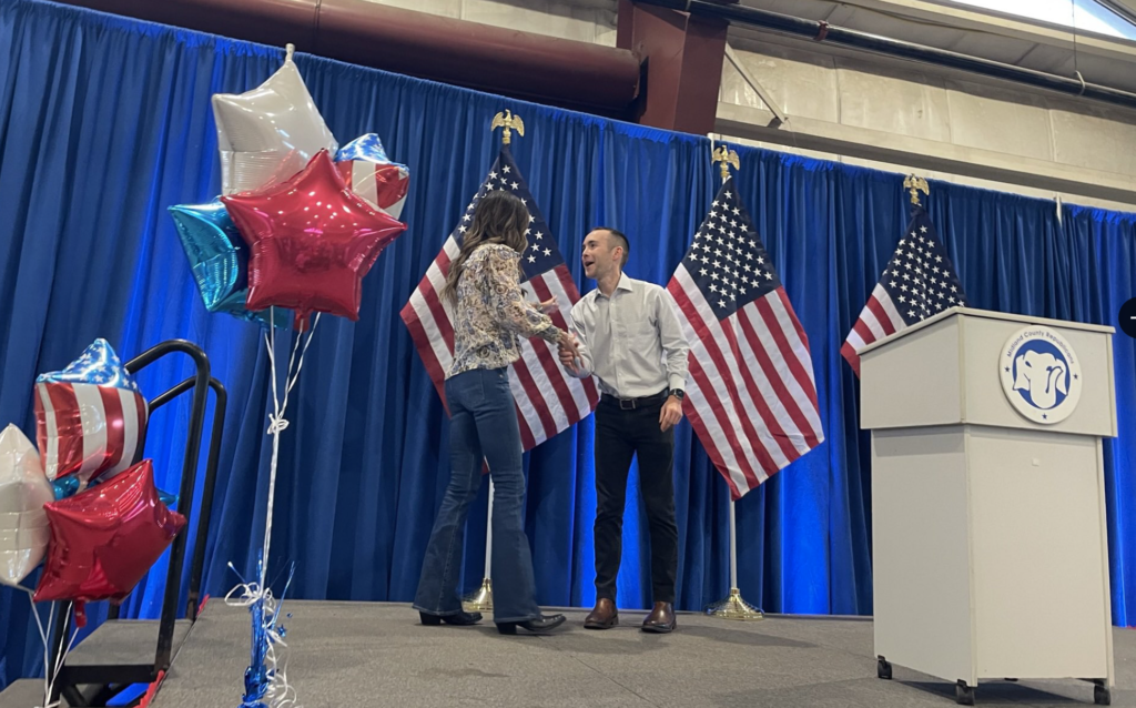 She's not in the office, so I guess shambling on stage in jeans and a loose blouse is cool. Schuette tweet, 2023.09.19.