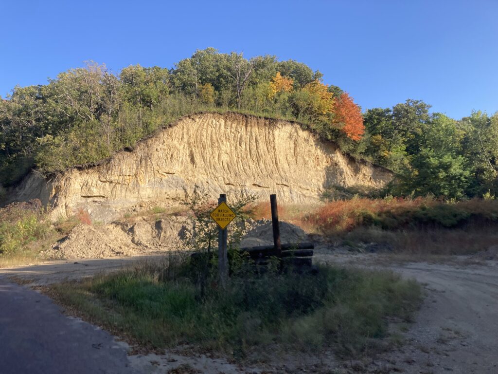 “Watch for Falling Objects”—that could make for good entertainment. The Des Moines River makes a surprisingly deep cut through Jackson south of I-90.